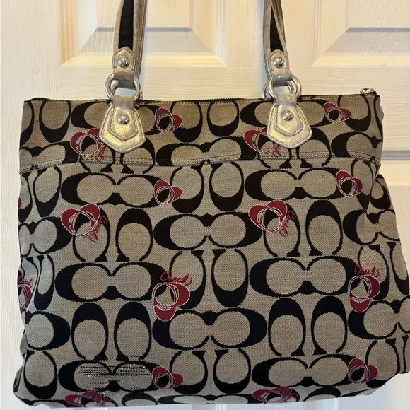 Coach Poppy G1120-18711 Signature Hearts Metallic Silver/Red  Glam Tote GUC - Picture 3 of 15